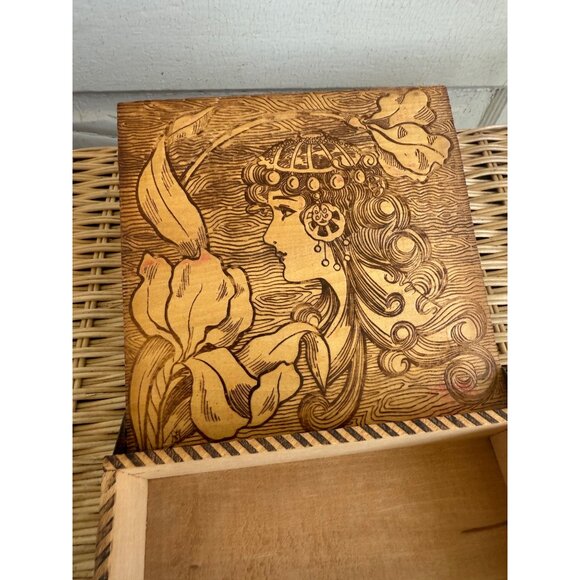 Antique 1910's Flemish Art Pyrography Hanky Box Art Nouveau Lady with Flowers - Picture 5 of 10